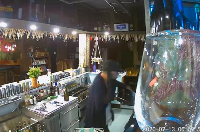 Suspect gets drunk while robbing restaurant, leaves money and alcohol behind