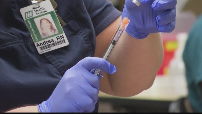 First Huntsville Hospital health workers vaccinated for COVID-19
