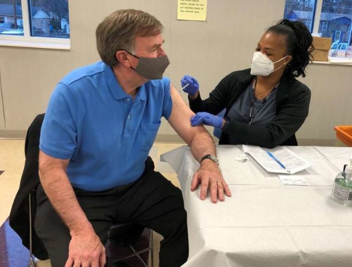 Minorities need COVID vaccine, Huntsville faith leaders say as they get shots